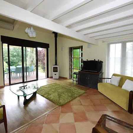 Maison Dans L'entre-deux-mers Holiday home *